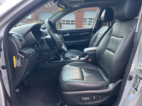 Used 2015 Kia Sorento EX w/ EX V6 Touring Package image 11