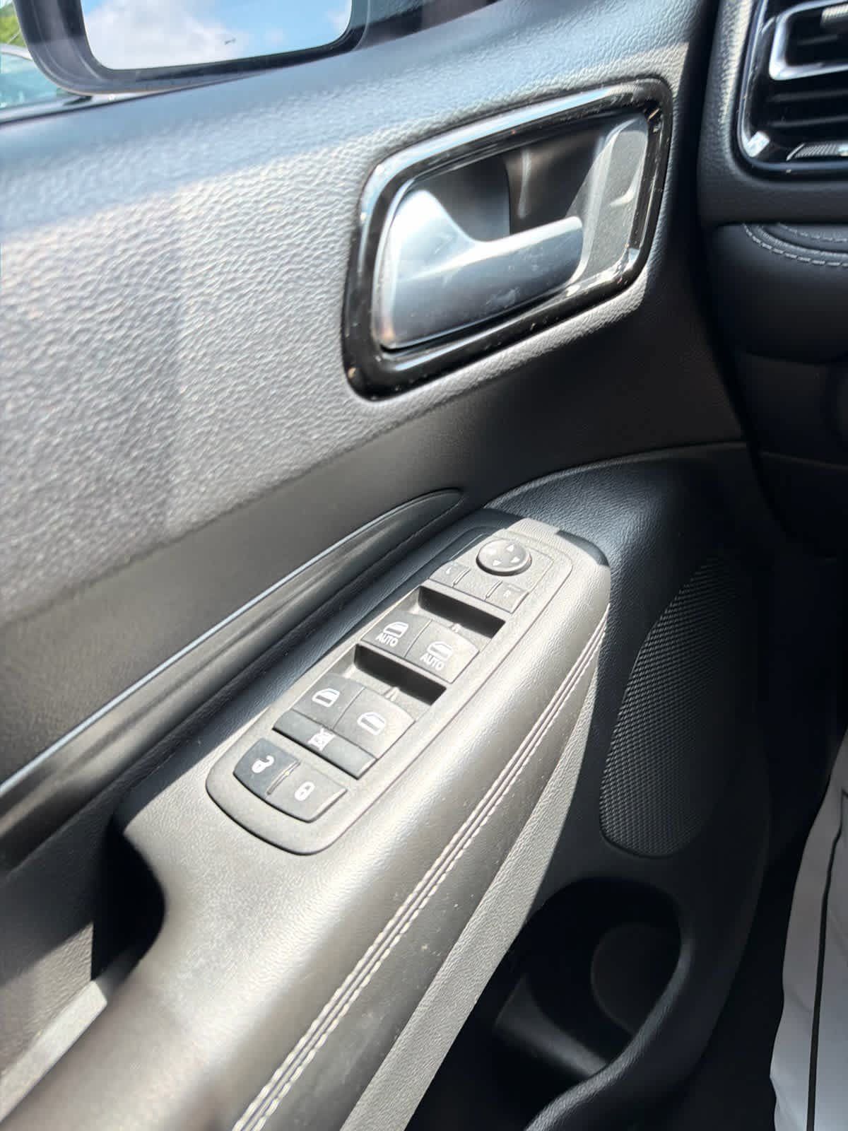 Used 2022 Dodge Durango SXT w/ Anodized Platinum Package AWD/4WD image 18