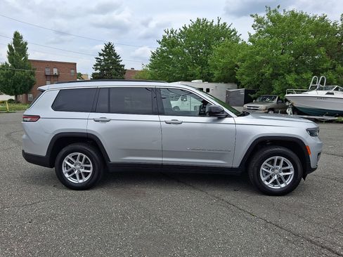 Used 2024 Jeep Grand Cherokee L Laredo AWD/4WD image 7