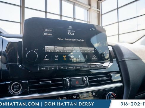 Used 2023 Nissan Pathfinder SL AWD/4WD image 6