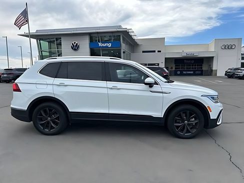 Used 2024 Volkswagen Tiguan SE AWD/4WD image 2