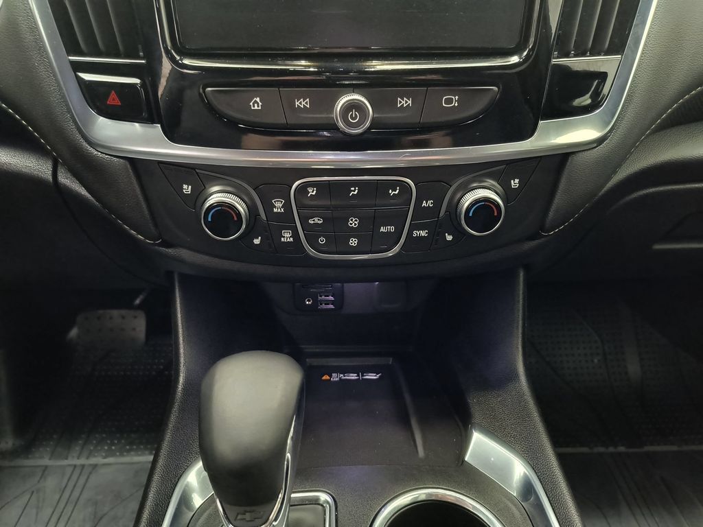 Used 2023 Chevrolet Traverse Premier AWD/4WD image 17
