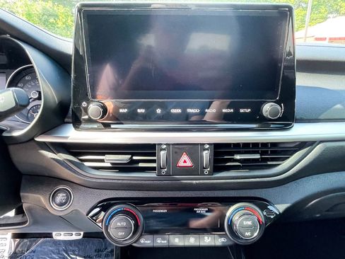 Used 2023 Kia Forte GT-Line w/ GT-Line Technology Package image 12