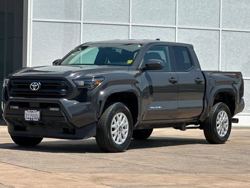 Certified 2025 Toyota Tacoma SR5 AWD/4WD image 10