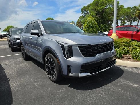 Used 2025 Kia Sorento EX w/ Panoramic Sunroof Package FWD image 3