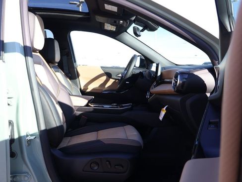 New 2026 Chevrolet Equinox ACTIV w/ Convenience Package III image 44