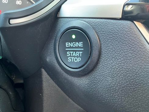 Used 2022 Ford Escape SE FWD image 38