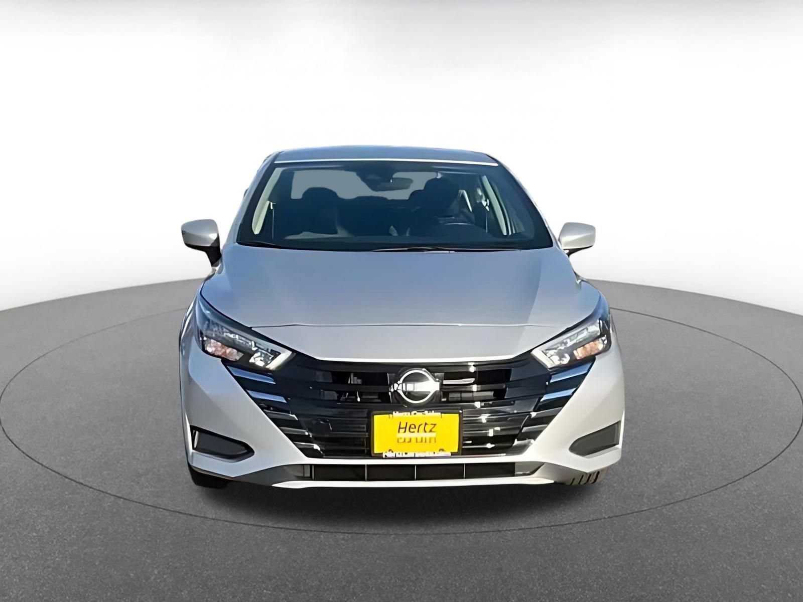 Used 2025 Nissan Versa SV FWD image 4