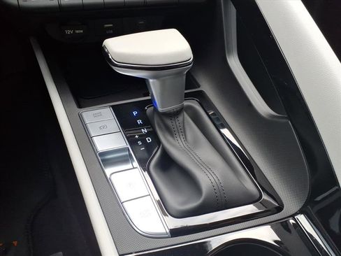 Certified 2025 Hyundai Elantra Limited image 25