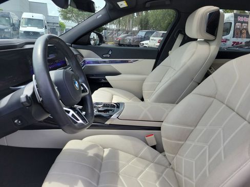 Used 2024 BMW 740i w/ Premium Package 2 RWD image 25