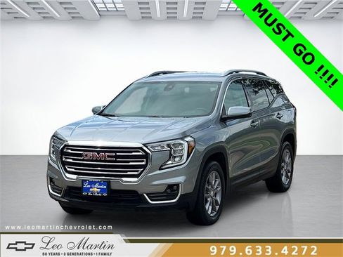 Used 2024 GMC Terrain SLT image 1