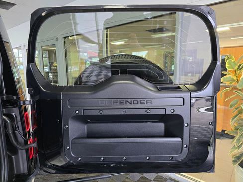 Used 2025 Land Rover Defender 110 S AWD/4WD image 15