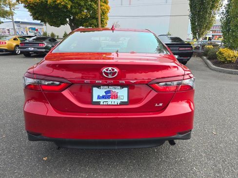 Used 2023 Toyota Camry LE image 5