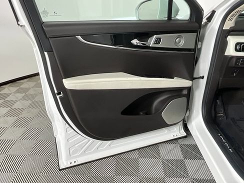 Used 2022 Lincoln Nautilus Black Label w/ Class II Trailer Tow Package image 18