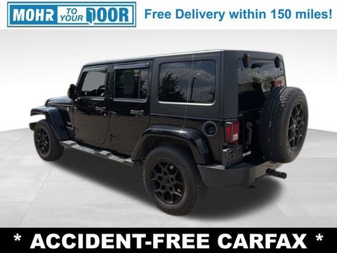 Used 2017 Jeep Wrangler Unlimited Sahara w/ Connectivity Group AWD/4WD image 3