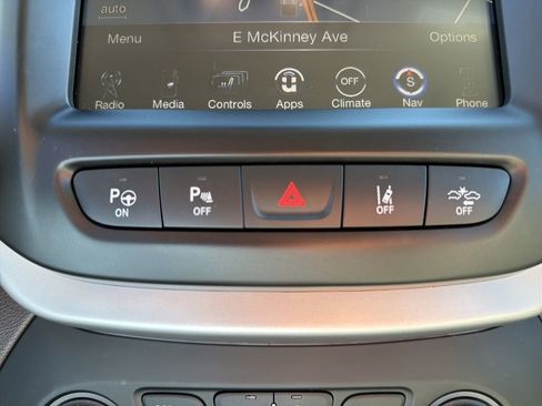 Used 2018 Jeep Cherokee Overland w/ Technology Group AWD/4WD image 44