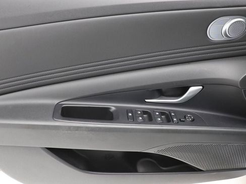 Used 2023 Hyundai Elantra Limited image 14