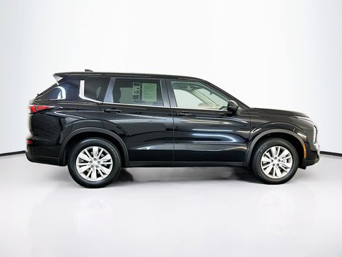 Used 2025 Mitsubishi Outlander ES image 10