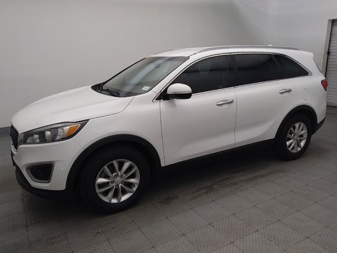 Used 2018 Kia Sorento FWD image 2