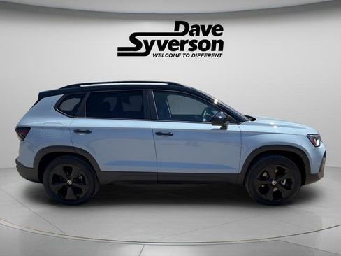 New 2026 Volkswagen Taos SE AWD/4WD image 4