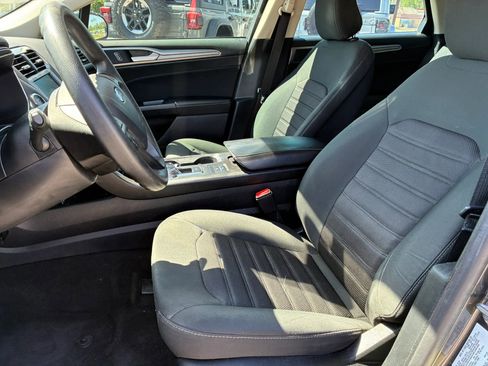 Used 2020 Ford Fusion SE FWD image 5