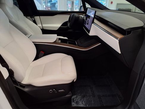 Used 2022 Tesla Model X Base image 10