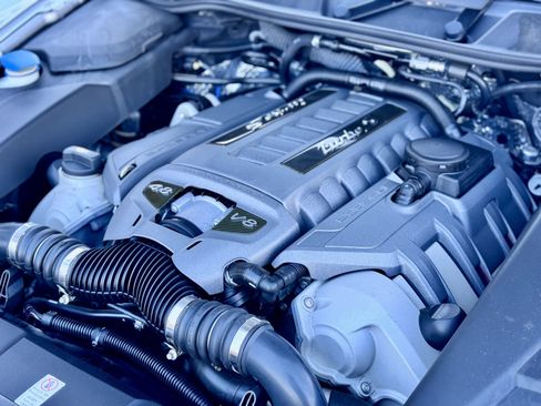 Used 2014 Porsche Cayenne Turbo S image 52