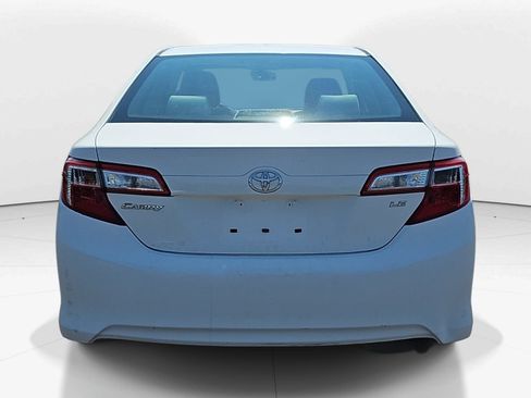 Used 2014 Toyota Camry LE FWD image 5
