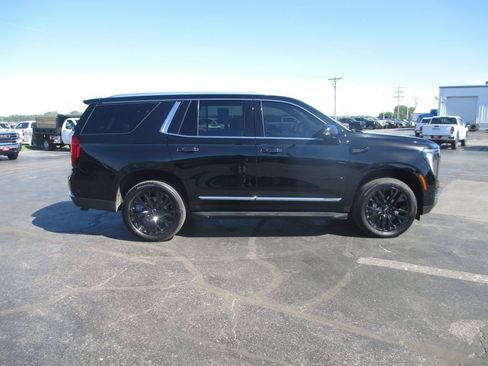 Used 2025 GMC Yukon Elevation w/ Elevation Premium Package AWD/4WD image 4