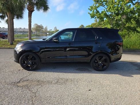 Used 2025 Land Rover Discovery Metropolitan Edition image 2