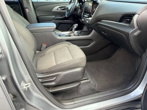 Used 2023 Chevrolet Traverse LT FWD image 13