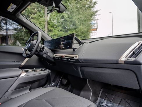 Used 2025 BMW iX xDrive50 image 23