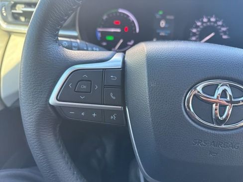 Used 2021 Toyota Sienna XLE image 16