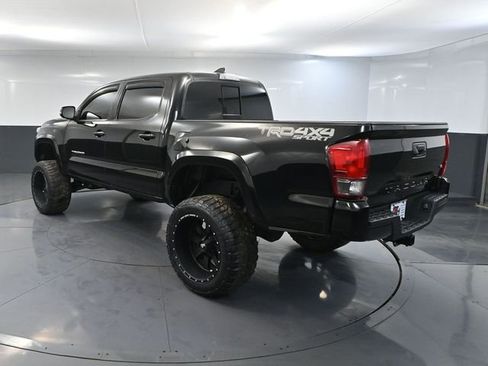 Used 2017 Toyota Tacoma TRD Sport w/ Tow Package image 9