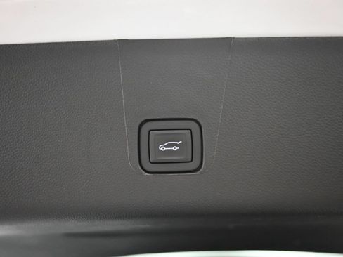 Used 2023 Chevrolet Traverse LT AWD/4WD image 12