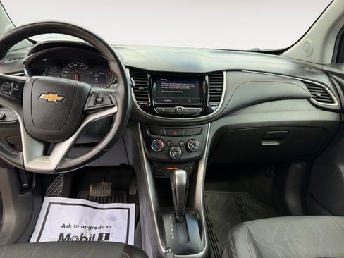 Used 2020 Chevrolet Trax LT w/ LT Convenience Package AWD/4WD image 10