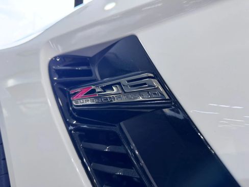 Used 2016 Chevrolet Corvette Z06 w/ 3LZ Preferred Equipment Group image 39