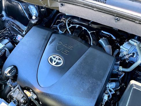 Used 2017 Toyota Highlander XLE image 32