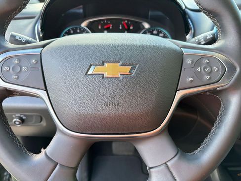 Used 2023 Chevrolet Traverse LT FWD image 16