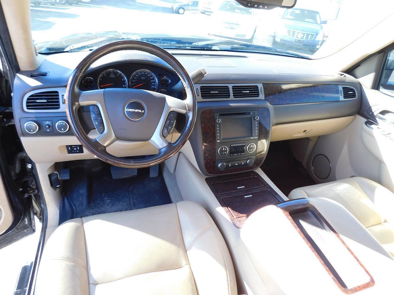 Used 2014 GMC Sierra 2500 Denali w/ Suspension Package, Off-Road AWD/4WD image 37