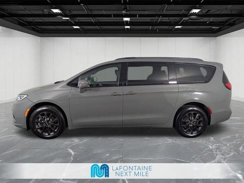 Used 2021 Chrysler Pacifica Touring-L w/ S Appearance Package AWD/4WD image 2