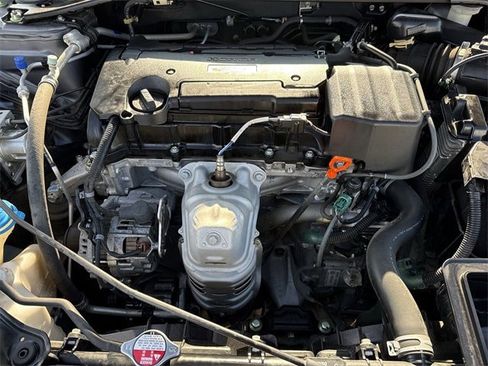 Used 2017 Honda Accord EX image 32