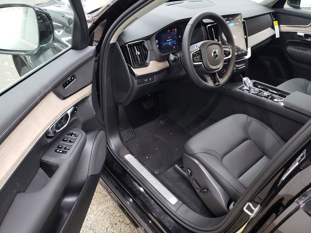 New 2025 Volvo XC90 T8 Core w/ Protection Package Premier AWD/4WD image 6