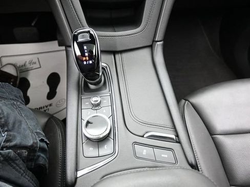 Used 2025 Cadillac XT6 Premium Luxury FWD image 11