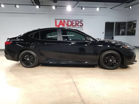 Used 2026 Toyota Camry SE FWD image 8