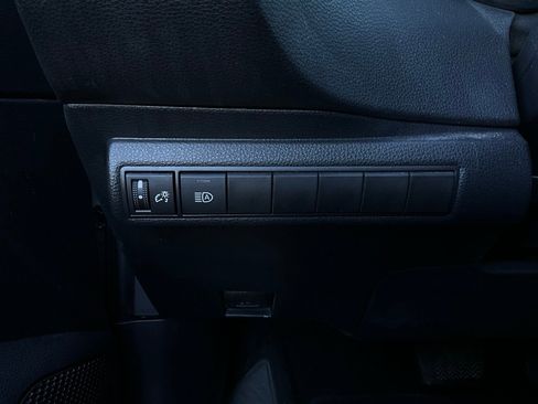 Used 2020 Toyota Corolla LE image 19