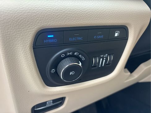 Used 2023 Jeep Grand Cherokee 4WD 4xe image 16