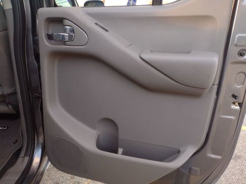 Used 2021 Nissan Frontier SV w/ SV Utility Package image 19