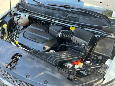 Used 2023 Chrysler Pacifica Touring-L FWD image 22