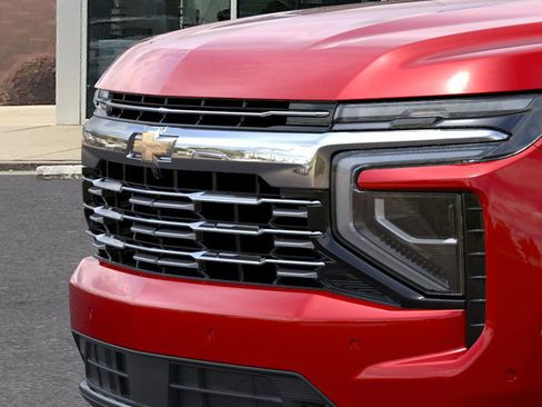 New 2025 Chevrolet Suburban Premier image 37